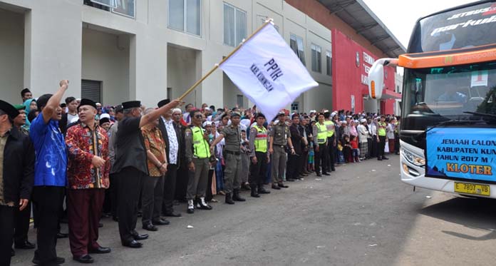 Bupati Acep Lepas 188 Calhaj ke Tanah Suci, Ini Pesannya