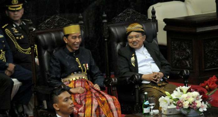 Loh Kok, Baju Adat Jokowi-JK Tertukar?