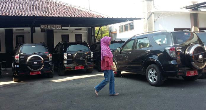 Walah, Baru Separo Anggota Dewan Kembalikan Mobil Dinas