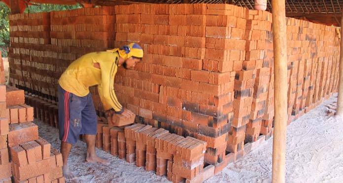 Produksi Meningkat, Harga Bata Merah Turun