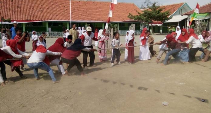 Wali Murid SDIT Al-Rahmah Ramaikan Lomba HUT Kemerdekaan