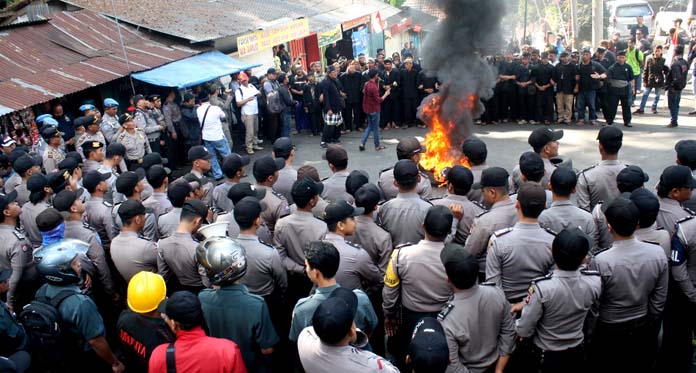 Eksekusi Tanah Gagal, Petugas-Warga Terluka Akibat Bentrokan 