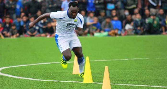 Essien Menunggu Kontrak Baru dari Persib