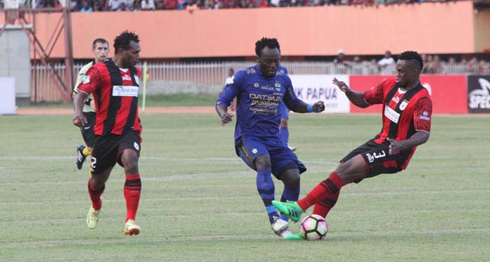 0 Persipura vs Persib 0,  Tahan Tuan Rumah, Merangkak ke Papan Tengah