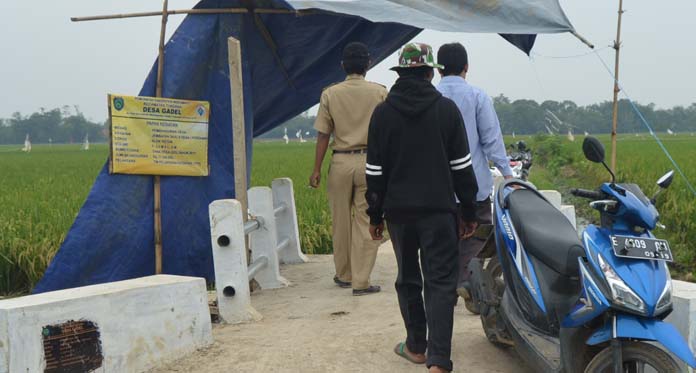 Pemdes Gadel Gelontorkan Dana Desa untuk Benahi Jembatan Usaha Tani