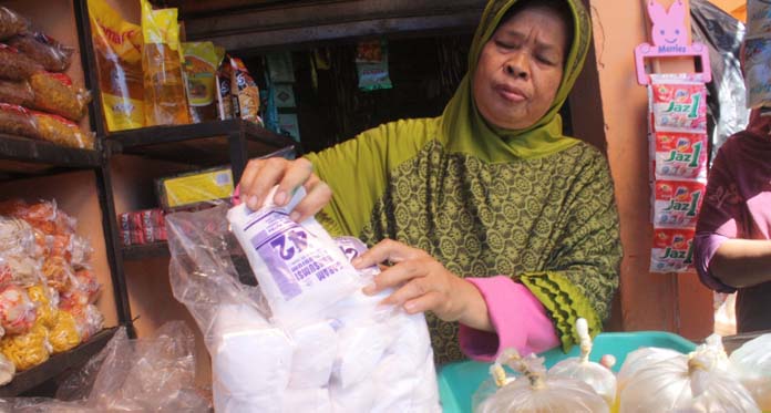 Garam Dapur di Kuningan Langka, Harga Naik Dua Kali Lipat