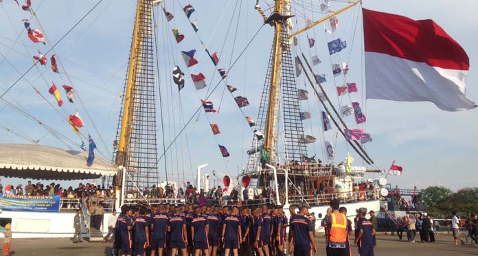 Ada Ritual Mandi Khatulistiwa bagi Kru KRI Dewaruci, Jamunya juga Khusus