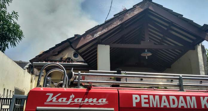 Ditinggal Kerja, Rumah Guru Kebakaran