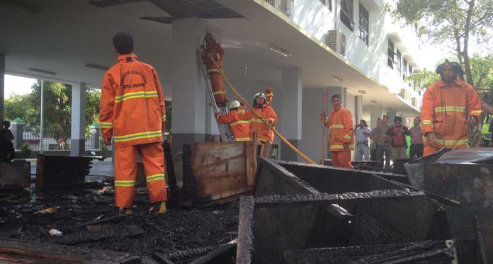 Diduga karena Puntung Rokok, Gedung Baru IAIN Cirebon Hangus Terbakar