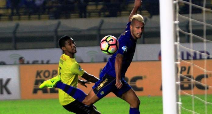 Maitimo Hattrick, Persib Pesta Gol ke Gawang Persegres