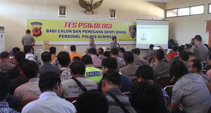 Ratusan Polisi di Kuningan Ikuti Psikotes Kepemilikan Senpi