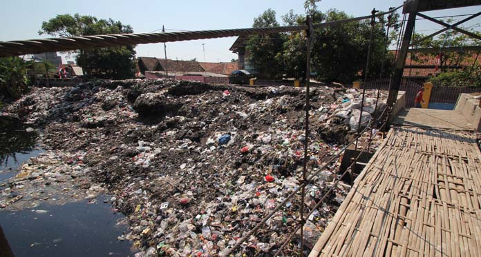 Kali Kriyan Darurat Sampah, DLH segera Temui BBWS