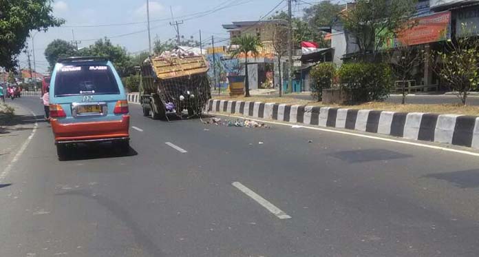 Biaya Operasional Bengkak, Truk Sampah Rusak Ancam Pengendara