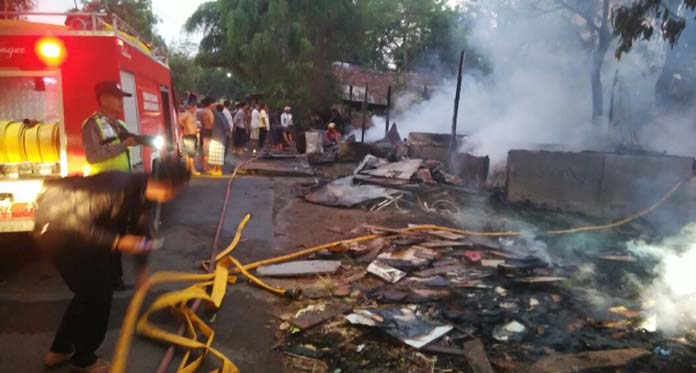 Tiga Toko dan Warung Ludes Terbakar