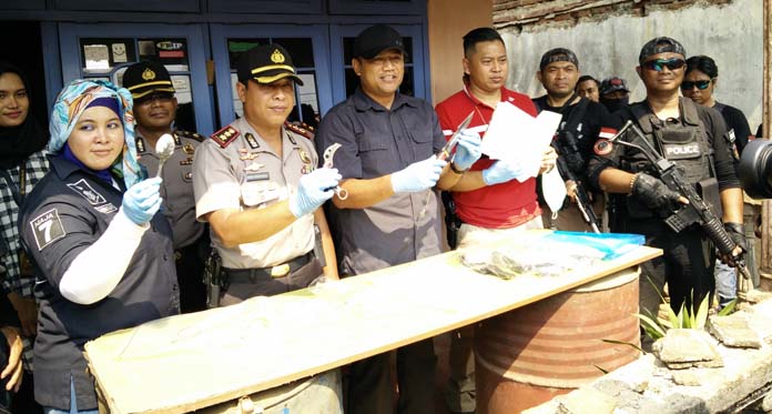 Rumah Terduga Teroris di Majalengka Digeledah, Ini Barang Bukti yang Ditemukan