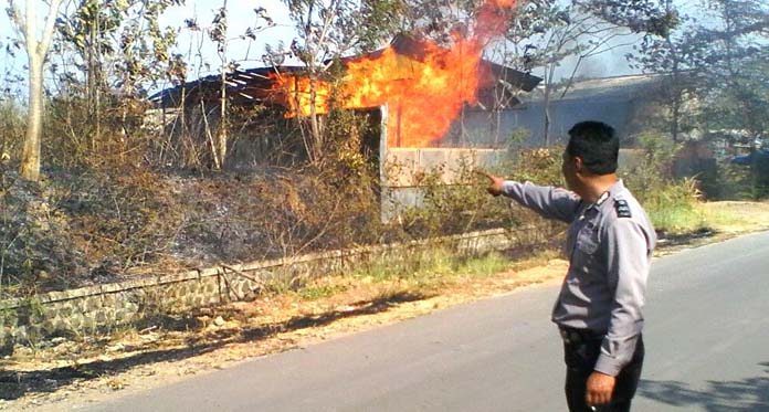 Bekas Gudang Minuman di Baribis Terbakar