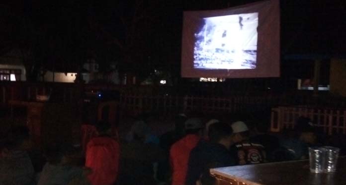 Warga Desa Cilaja Antusias Nobar Film G 30 S/PKI