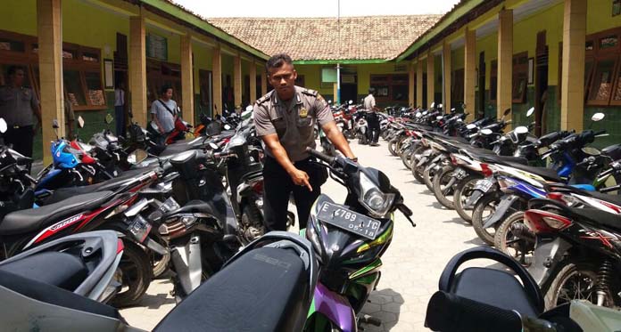 Operasi ke Sekolah, Polisi Rampas 14 Knalpot Bising Milik Siswa