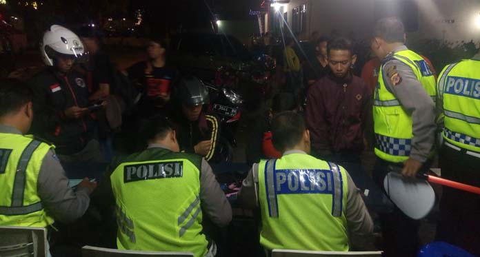 Pengemudi Motor Nangis Terjaring Razia, Kendaraannya Dibawa Polisi