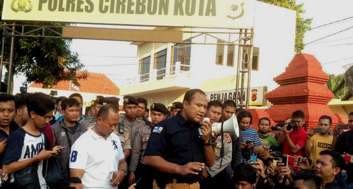 Kapolres Janji Cari Provokator, Buru  Angkot dan Taksi yang Kabur