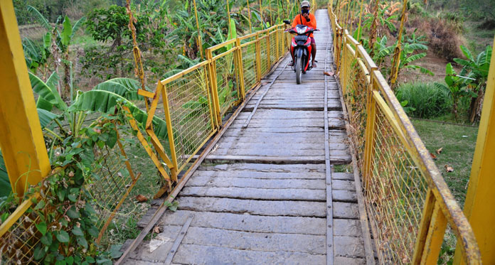 Jembatan Cihoe Berbahaya