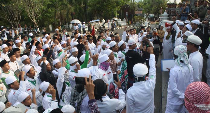 FPI Tuntut Tarik E-KTP Ahmadiyah