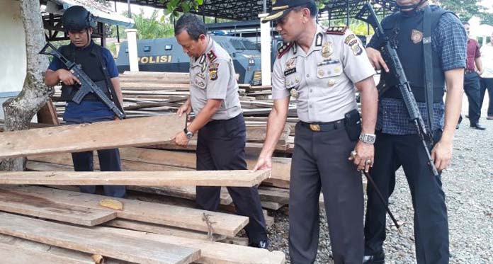 Walah, Bisnis Illegal Logging, Kapolsek Ditangkap