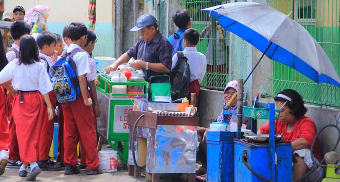 YLBK Imbau Awasi Anak-anak saat Jajan