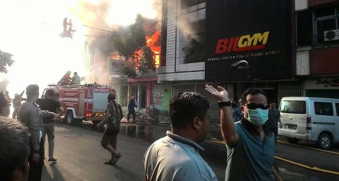 Gudang di Jalan Pekiringan Terbakar, 4 Mobil dan 1 Motor Hangus