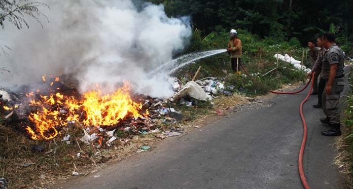 Gara-Gara Bakar Sampah, Kebakaran Nyaris Merembet ke Perkebunan