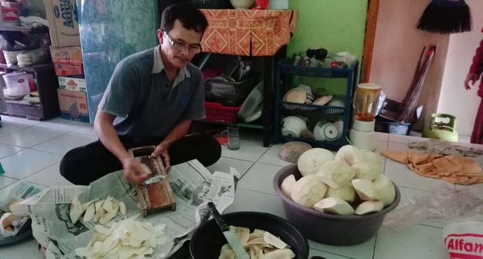 Kriuk, Pelaku Usaha Majalengka Mulai Populerkan Cemilan Keripik Sukun