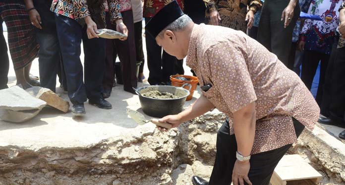 Sehari, Bupati Acep Resmikan Dua Masjid