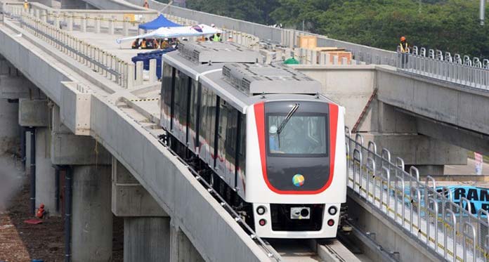 Kado Hari Perhubungan Nasional, Menhub Operasikan Skytrain Bandara Soetta