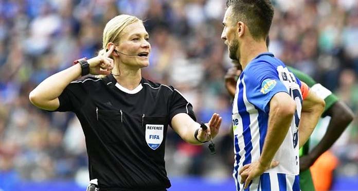 Ternyata Wasit Bundesliga Ini Seorang Polisi Wanita