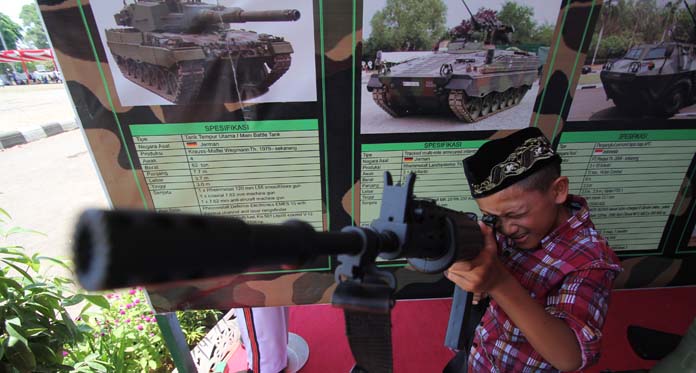 HUT TNI, Korem 063 SGJ Pamerkan Alutsista