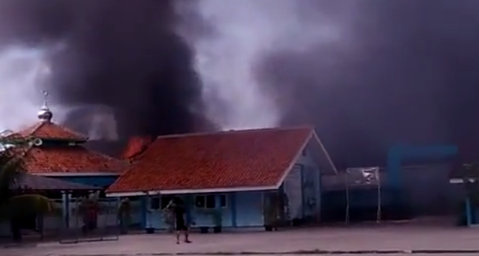 Gudang Petasan di Tangerang Meledak dan Terbakar