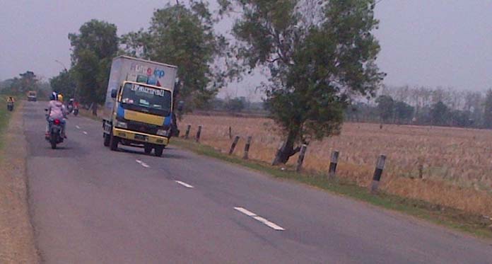 Bikin Waswas, Jalan Raya Bodas Kondisinya Bergelombang sekaligus Miring