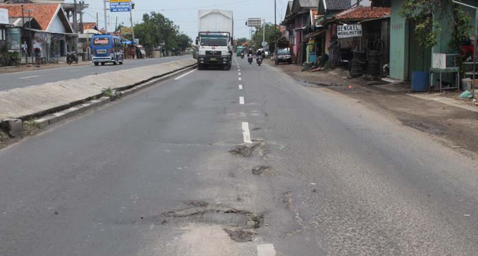 Jalan Provinsi di Indramayu Ketularan Berlubang