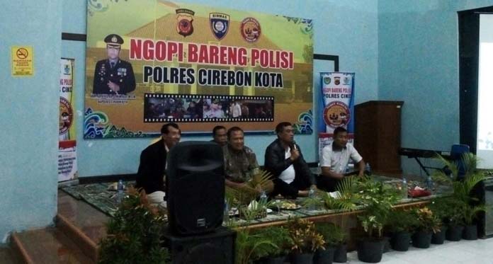 Polres Cirebon Ajak Pengemudi Angkutan Konvensional dan Online Ngopi Bareng