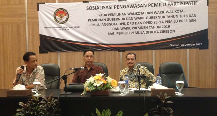 Sasar Pemilih Pemula, Panwaslu Kota Cirebon Sosialisasi Pengawasan Pemilu Partisipatif