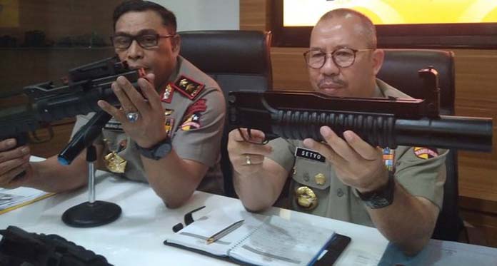 TNI Periksa Senjata SAGL Milik Polri di Bandara