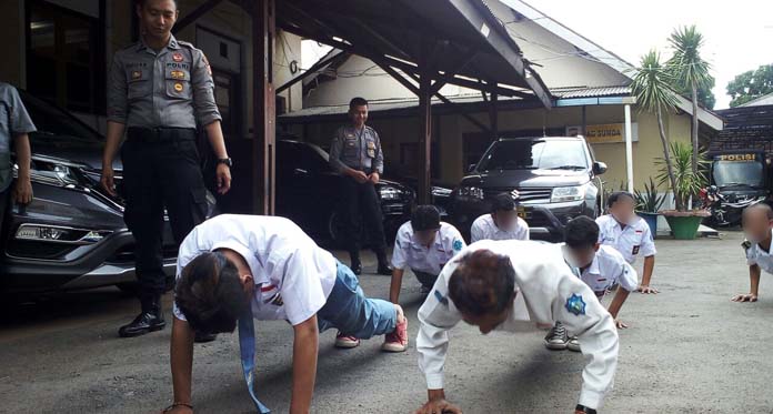 Main Biliar saat Jam Sekolah, Puluhan Siswa Diciduk Polisi