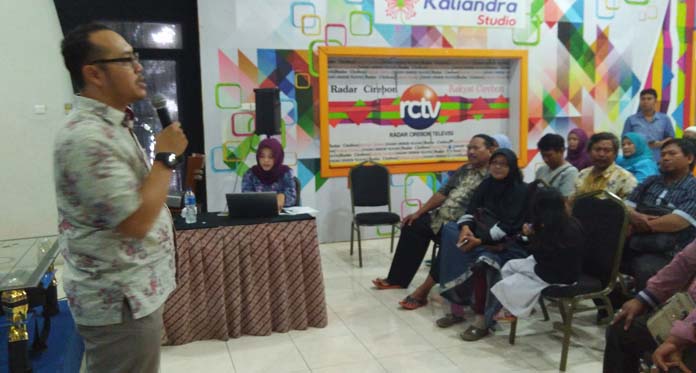 Program JPx, Loper Jualan Koran Radar Cirebon Dapat Penghasilan Tambahan