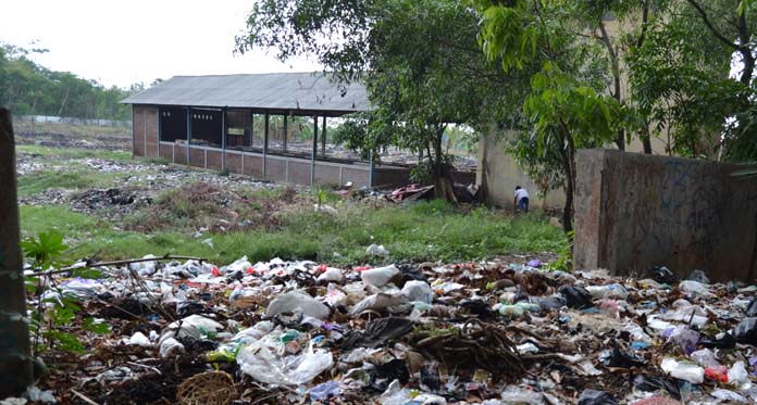 Sudah Ditutup, Warga Masih Buang Sampah di Eks TPA Ciawijapura
