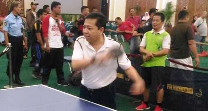 Pulang dari Bali Setya Novanto Lanjut Main Tenis Meja