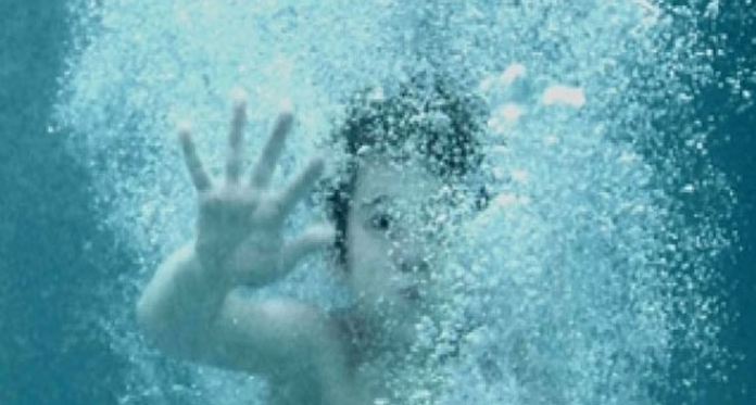 Heboh! Video Anak Tenggelam di Kolam Renang, Orang Tuanya Cuek