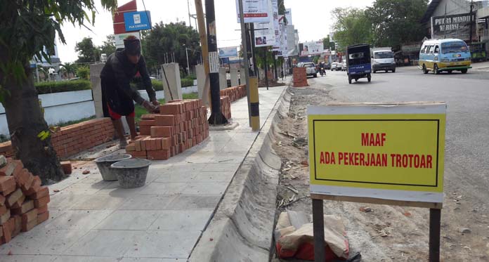 Proyek Trotoar Tuparev Sedot Rp3,4 Miliar, Desember 2017 Harus Tuntas