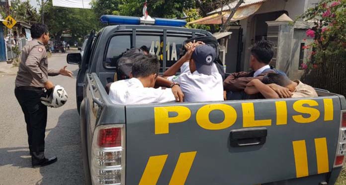 Nongkrong di Kuburuan, Pelajar Diciduk Polisi
