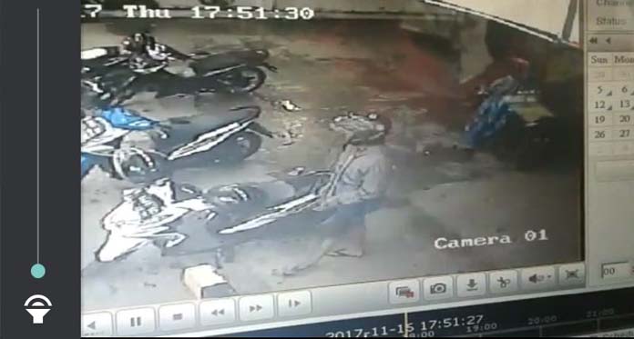 Lihat, Aksi Curanmor di Minimarket Kapetakan Terekam CCTV