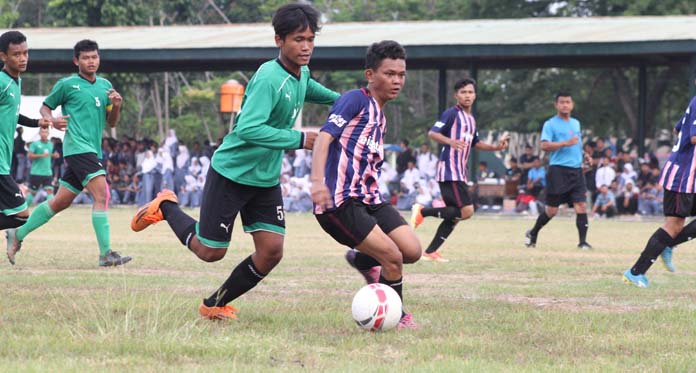 Tim Sepak Bola SMAN 7 Berhasil Tekuk SMKN 1 di Popkota 2017